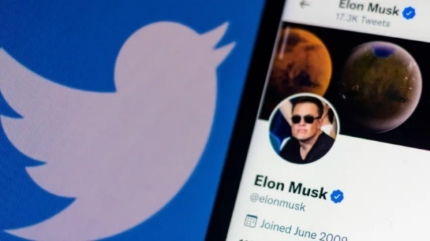 Έλον Μασκ: Άλλαξε το όνομά του στο Twitter και τώρα «δεν μπορεί να επαναφέρει το πραγματικό»