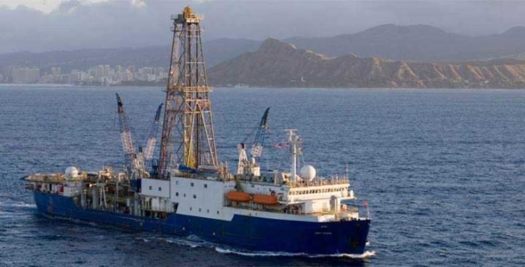 Θαλάσσιες ερευνητικές γεωτρήσεις στα ηφαίστεια της Σαντορίνης θα πραγματοποιήσει αμερικανικό ερευνητικό σκάφος
