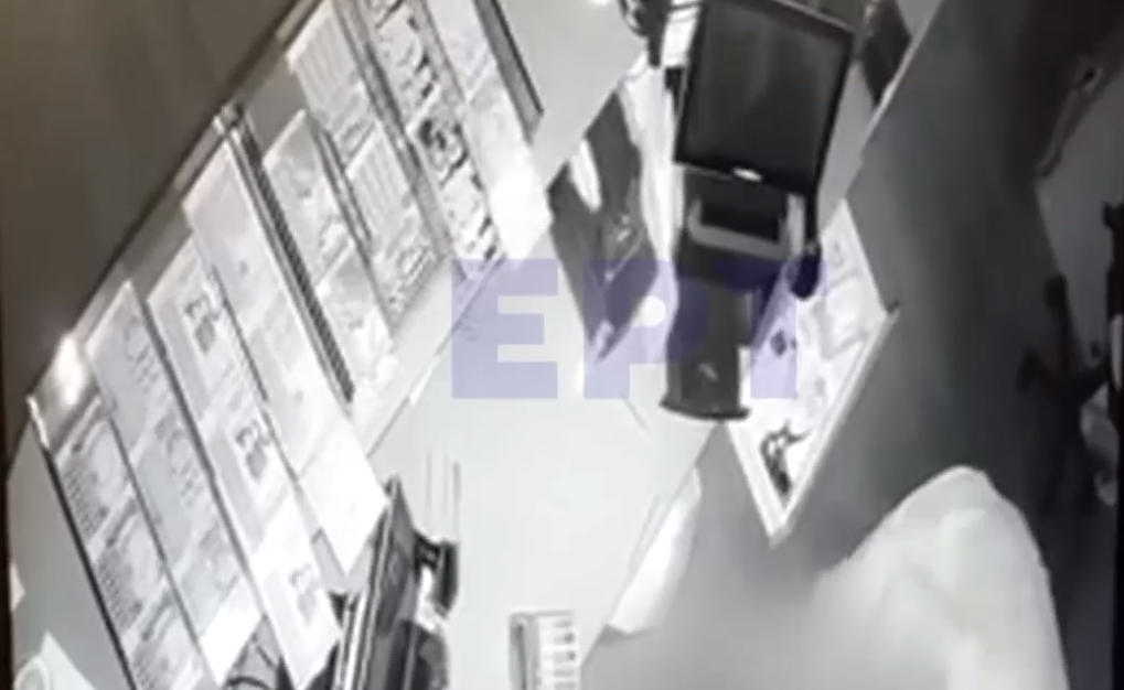 Βίντεο ντοκουμέντο από διάρρηξη σε πρακτορείο ΟΠΑΠ στην Κηφισιά – Σεσημασμένοι οι δύο Έλληνες δράστες