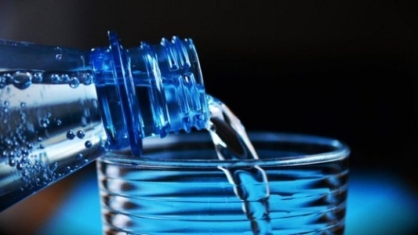 Θεσσαλία: Καθορισμός ανώτατης τιμής πώλησης στο εμφιαλωμένο νερό
