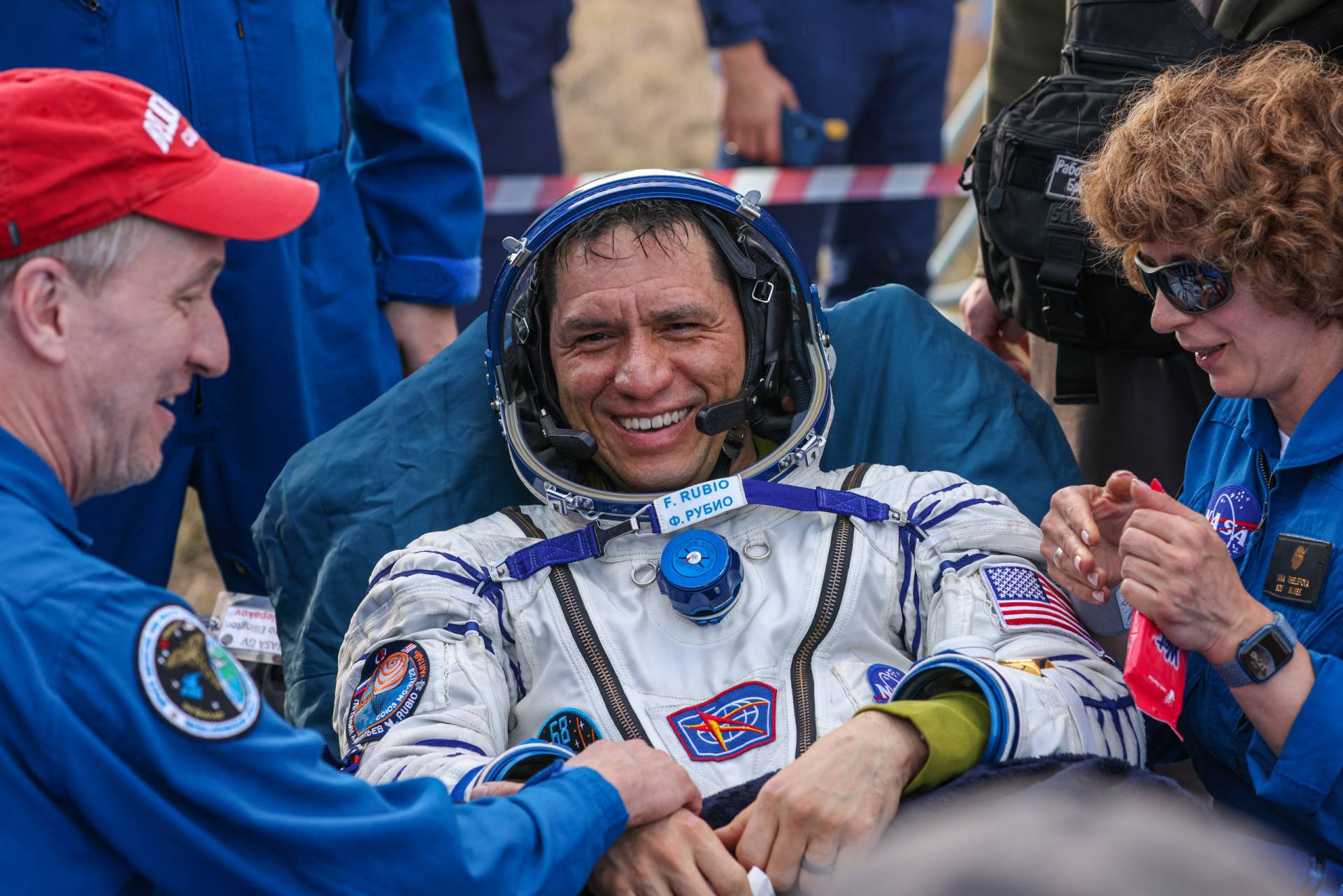 Τρεις αστροναύτες επέστρεψαν στη Γη μετά από ένα χρόνο στον Διεθνή Διαστημικό Σταθμό