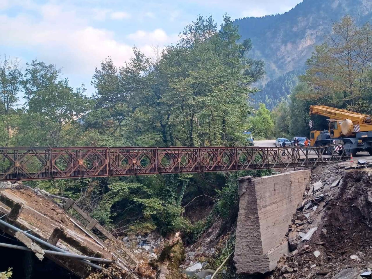 Θεσσαλία: Ολοκληρώθηκε η τοποθέτηση γέφυρας Μπέλεϋ για την αντιμετώπιση των επιπτώσεων της κακοκαιρίας