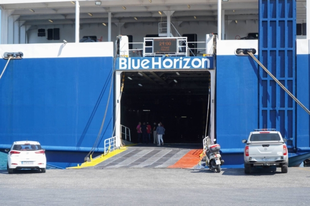 Blue Horizon: «Καθίστε μέσα, σας βλέπουν και εκνευρίζονται» &#8211; Συνομιλία-ντοκουμέντο του καπετάνιου με το πλήρωμα