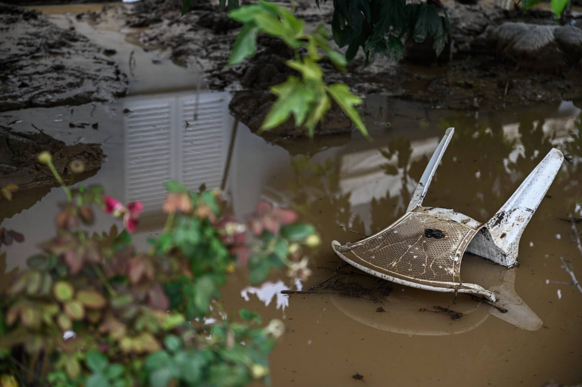 Κακοκαιρία: Μέσα στα λασπόνερα η Θεσσαλία, τα Φάρσαλα πλημμύρισαν για 4η φορά από το 2020 – Τρομακτικές εικόνες στη Β. Εύβοια
