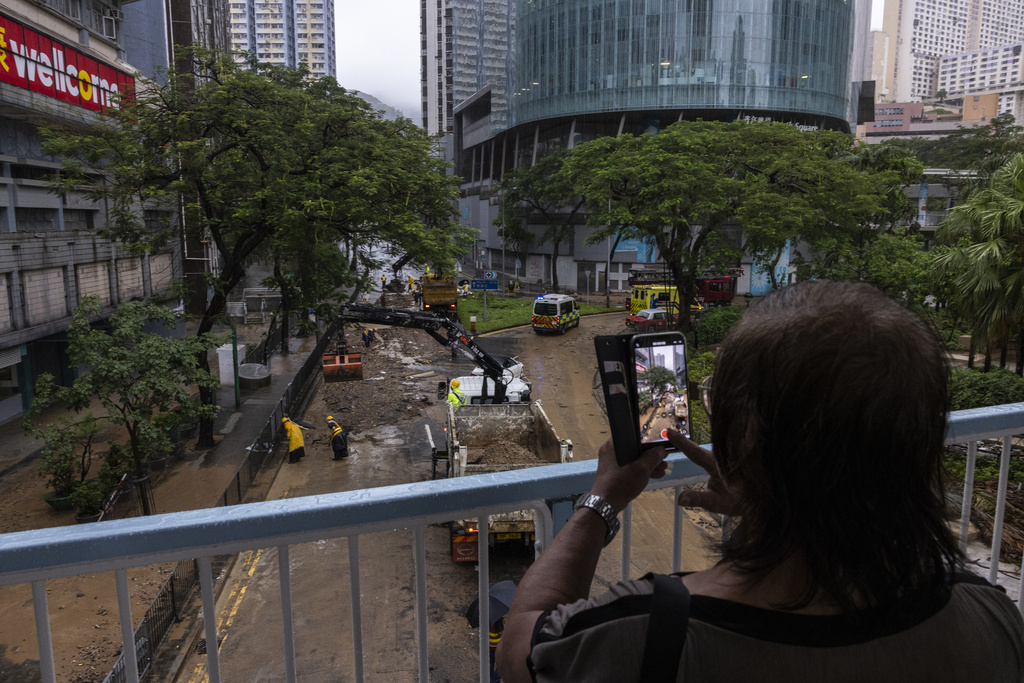 Το Χονγκ Κονγκ πλήττεται από τις χειρότερες βροχές των τελευταίων 140 ετών