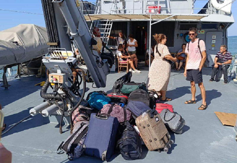Κακοκαιρία Daniel: Απεγκλωβισμός δια θαλάσσης 58 ατόμων από την παραλία Χορευτό Μαγνησίας (video)