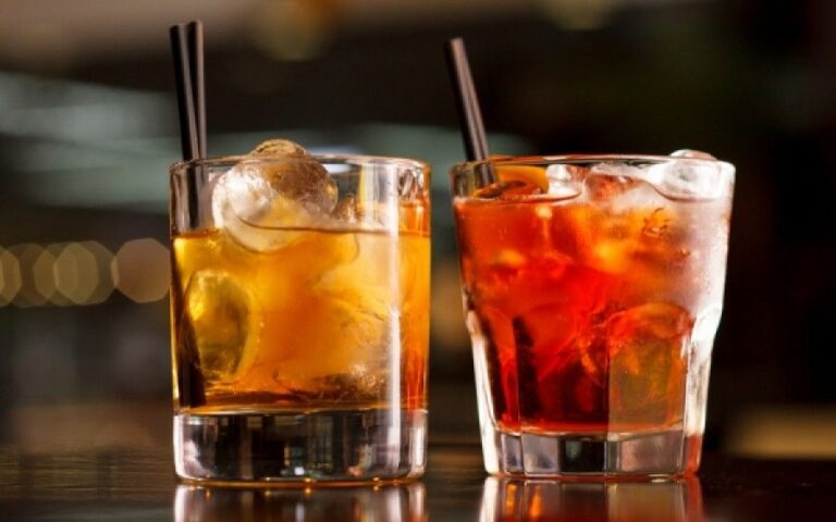 Κερνούσαν σφηνάκια με τα υπολείμματα των ποτών – Προσωρινό λουκέτο από την ΑΑΔΕ σε 28 μπαρ στην Κέρκυρα