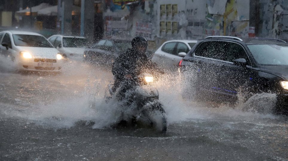 Έκτακτο δελτίο της ΕΜΥ για επιδείνωση με ισχυρές βροχές και καταιγίδες από τη Δευτέρα – Ποιες περιοχές θα επηρεαστούν
