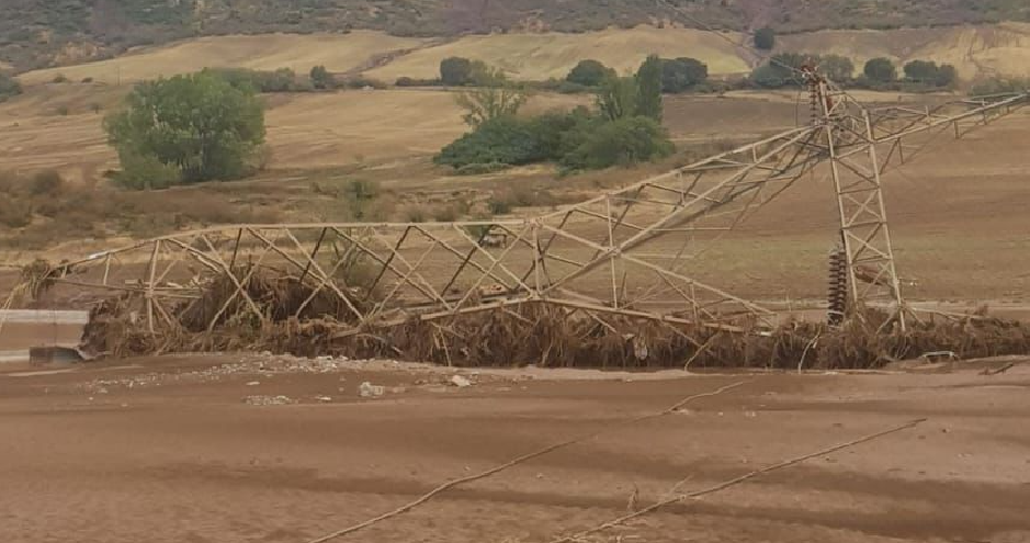 Κακοκαιρία Daniel: Πτώση πυλώνων στη Θεσσαλία λόγω διάβρωσης εδάφους από τις πλημμύρες