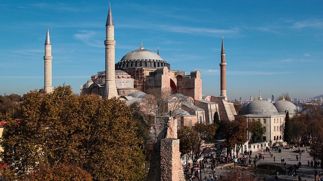 Αγία Σοφία: Aν δεν κλείσει ο ναός θα καταρρεύσει υποστήριξε διακεκριμένος Τούρκος ιστορικός