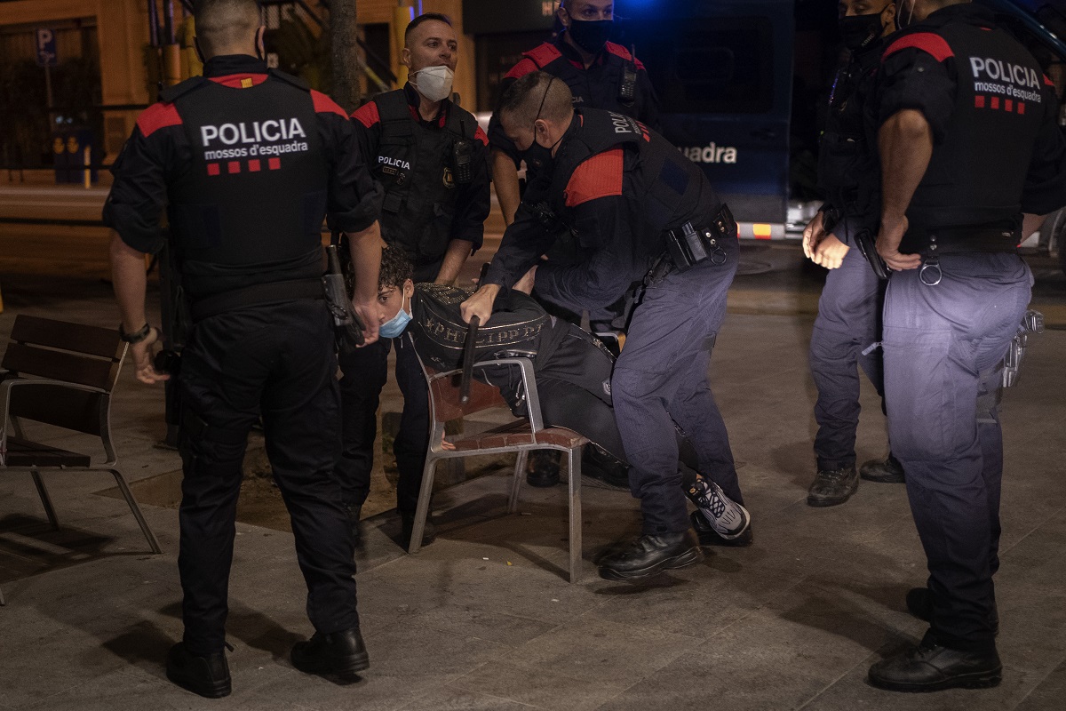 Ισπανία: Η αστυνομία και η Mossos d’Esquadra πραγματοποιούν επιχείρηση κατά της νεοναζιστικής ομάδας Combat 18