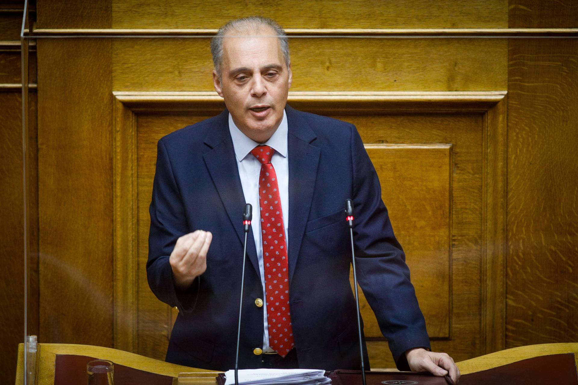Ελληνική Λύση: Ο πρωθυπουργός προσπαθεί να αποσείσει από πάνω του τις ευθύνες για το στέγαστρο Καλατράβα