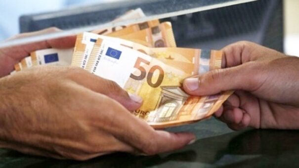 Ποιοι θα πληρώσουν τα 63 δισ. ευρώ των φόρων του 2024