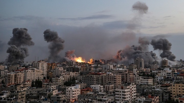 Το Ισραήλ χτύπησε ένα από τα μεγαλύτερα συγκροτήματα κατοικιών στη Ράφα