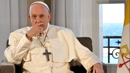 Πάπας Φραγκίσκος: Η ειρήνη δεν γίνεται ποτέ με όπλα