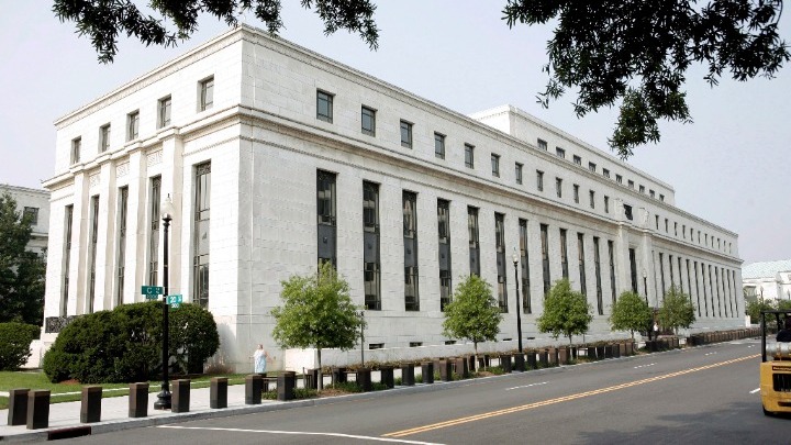 Fed: Σταθερά τα επιτόκια &#8211; Τι προβλέπεται για το 2024