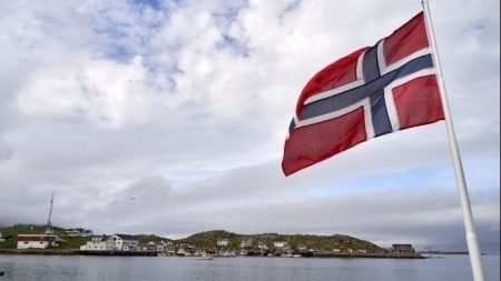 Η Νορβηγία ετοιμάζεται να γίνει η πρώτη χώρα που εξάγει πολύτιμα μέταλλα από τον πυθμένα της θάλασσας