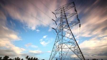 Ηλεκτρικό ρεύμα: Συγκράτηση των αυξήσεων από τη ΔΕΗ τον Ιούλιο