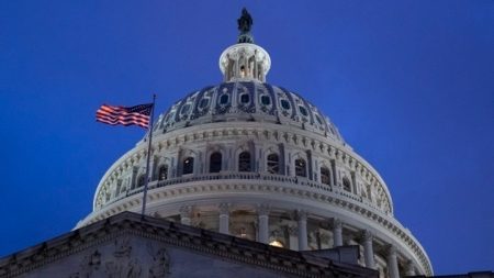ΗΠΑ: Η Βουλή των Αντιπροσώπων υπερψήφισε νομοσχέδιο για την αποφυγή παράλυσης του ομοσπονδιακού κρατικού μηχανισμού