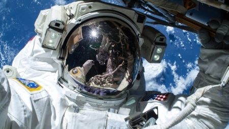 Οι αστροναύτες του διαστημικού σταθμού λαμβάνουν τη mirrorless full frame ναυαρχίδα της Nikon
