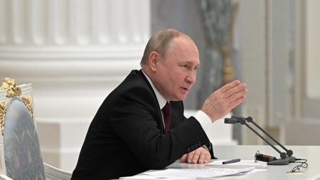 Ρωσία: Ο Πούτιν εξασφαλίζει 82% σε δημοσκόπηση ενόψει προεδρικών εκλογών