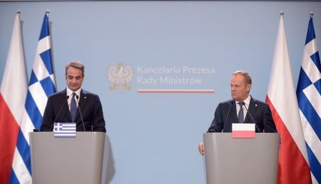 greek prime minister kyriakos mitsotakis visits warsaw