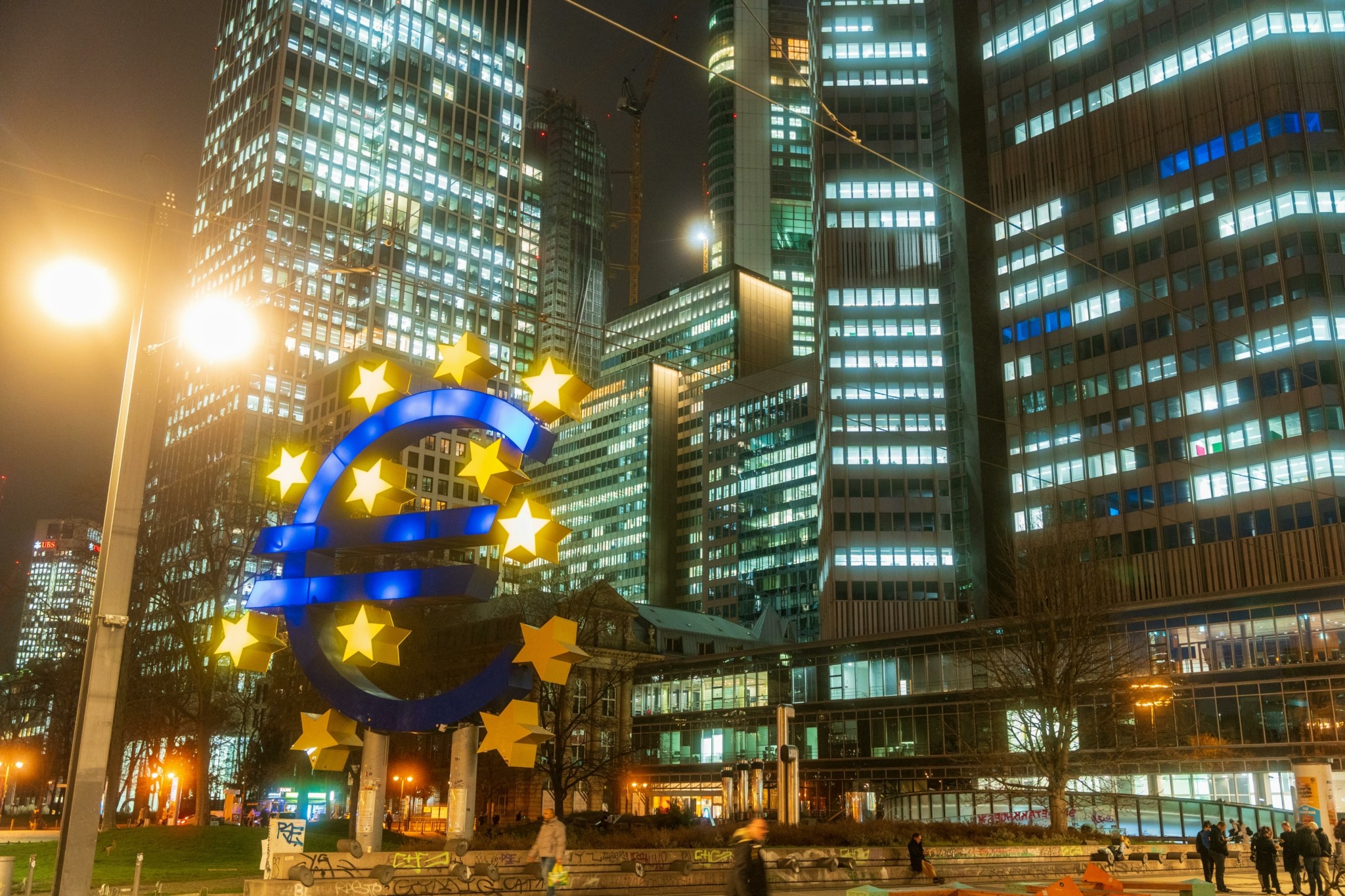 ecb night 2048x1365