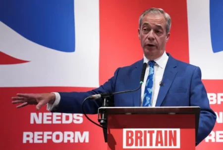 nigel farage 696x470