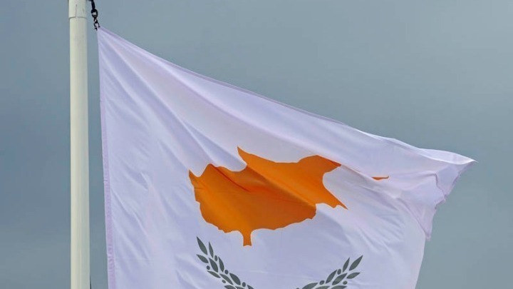 cyprus flag w15 84535w07134123w28103603cyprusflag800