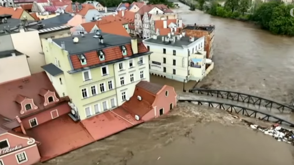 screenshot 2024 09 18 at 08 33 48 (69) drone footage reveals scale of flooding across europe youtube